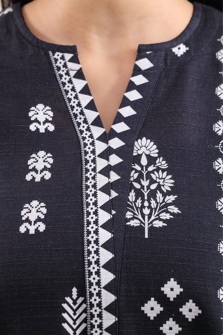 Printed Khaddar Stitched 3 Piece - Pehnaawaa